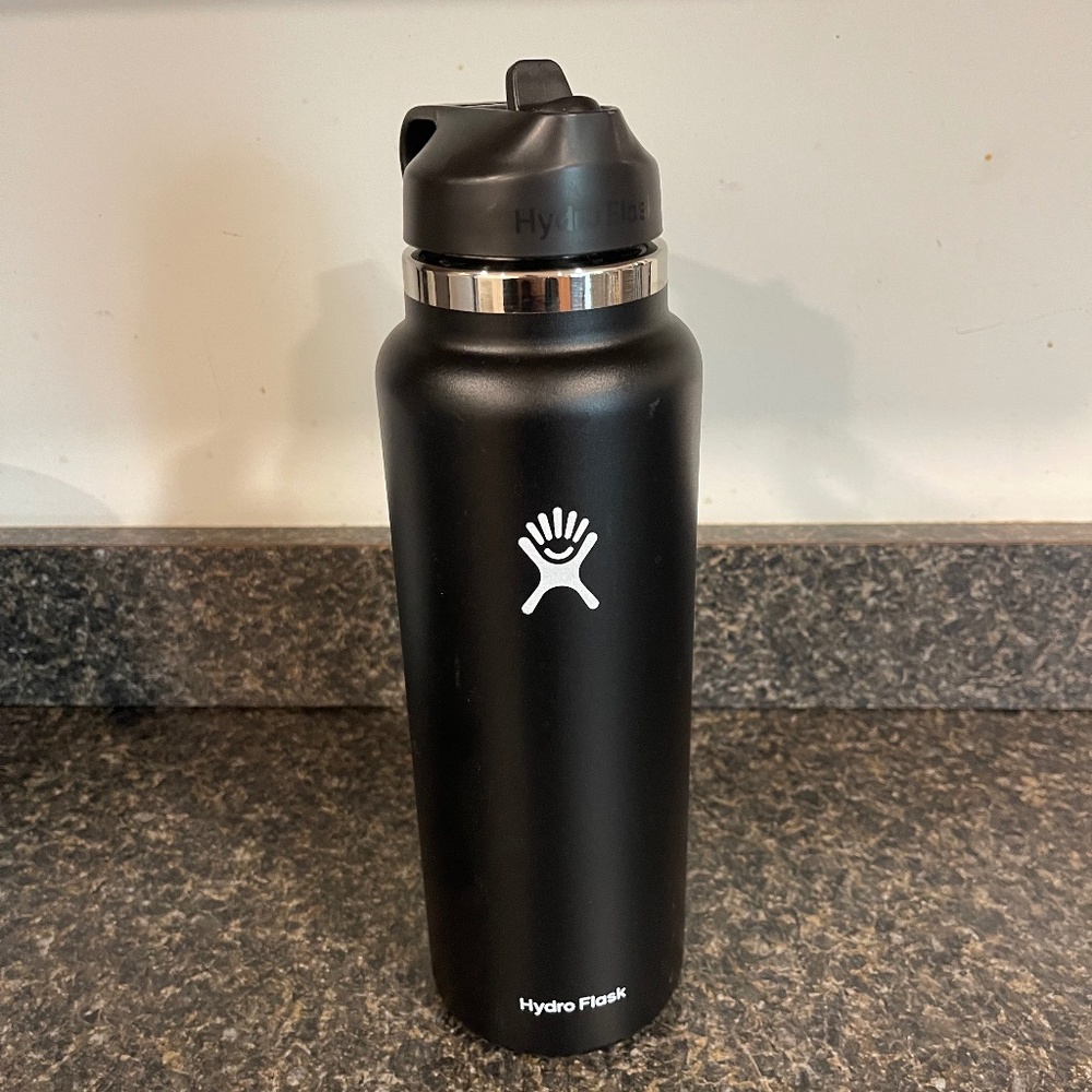 Black Hydro Flask water bottle 40 oz